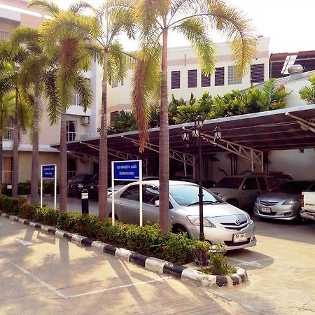 Baanbudsarin Apartment Sing Buri Esterno foto